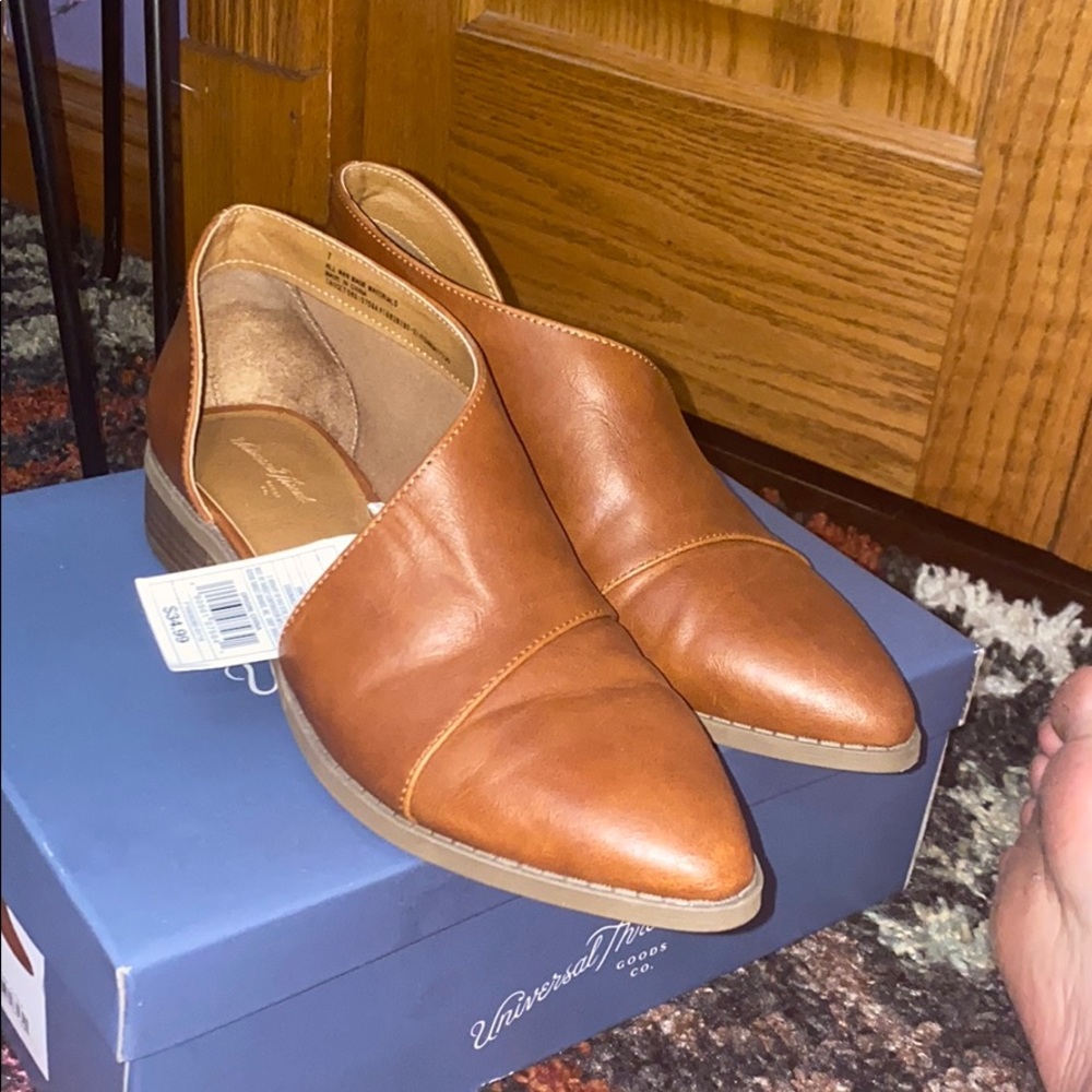 Universal thread Cognac Flats